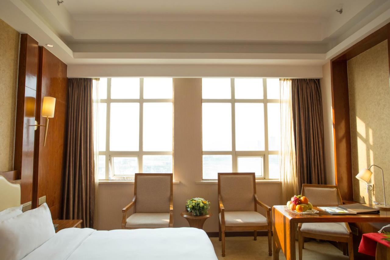 Hong Van Grand Hotel Mong Cai Extérieur photo
