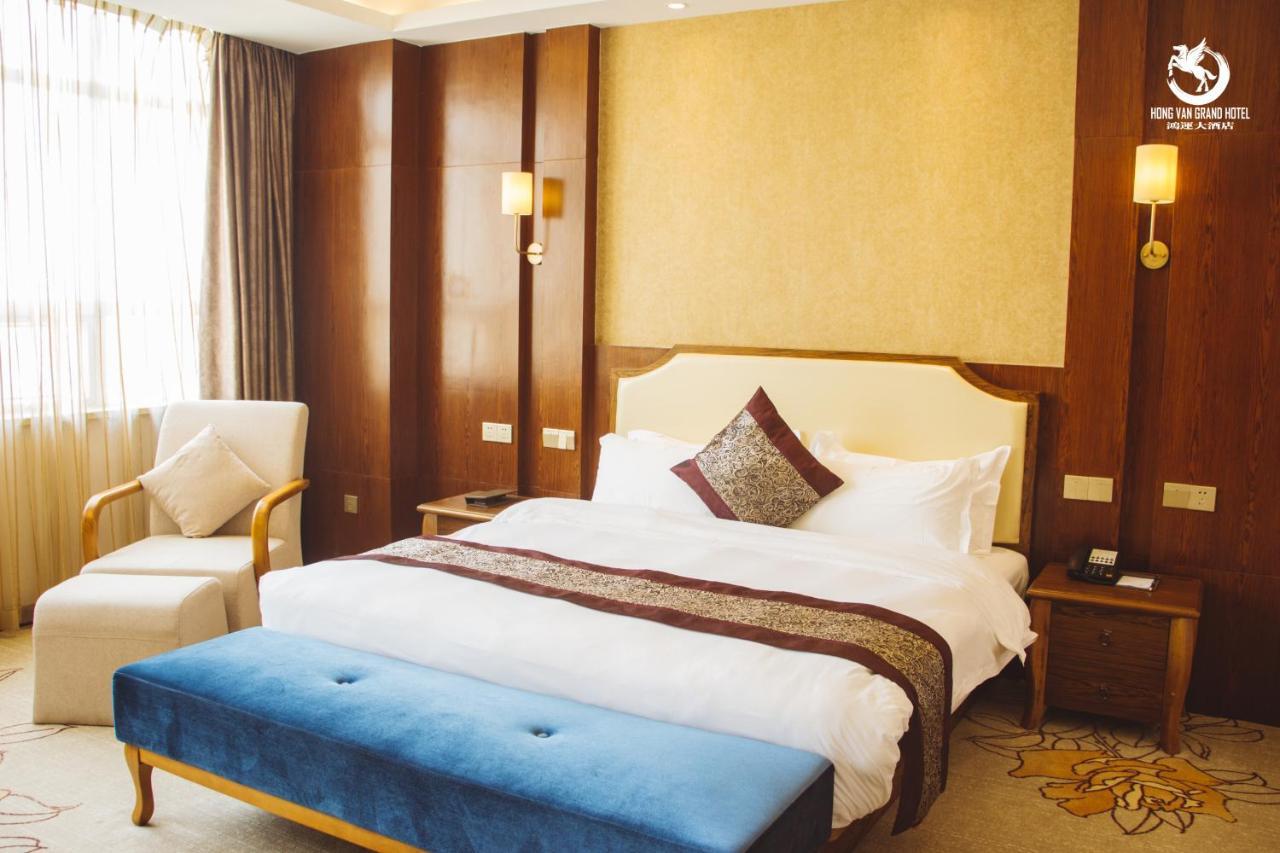 Hong Van Grand Hotel Mong Cai Extérieur photo