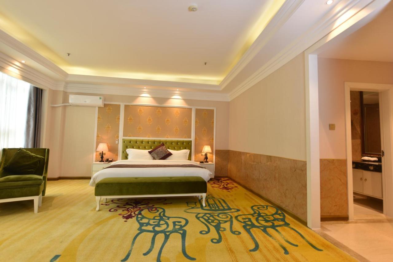Hong Van Grand Hotel Mong Cai Extérieur photo
