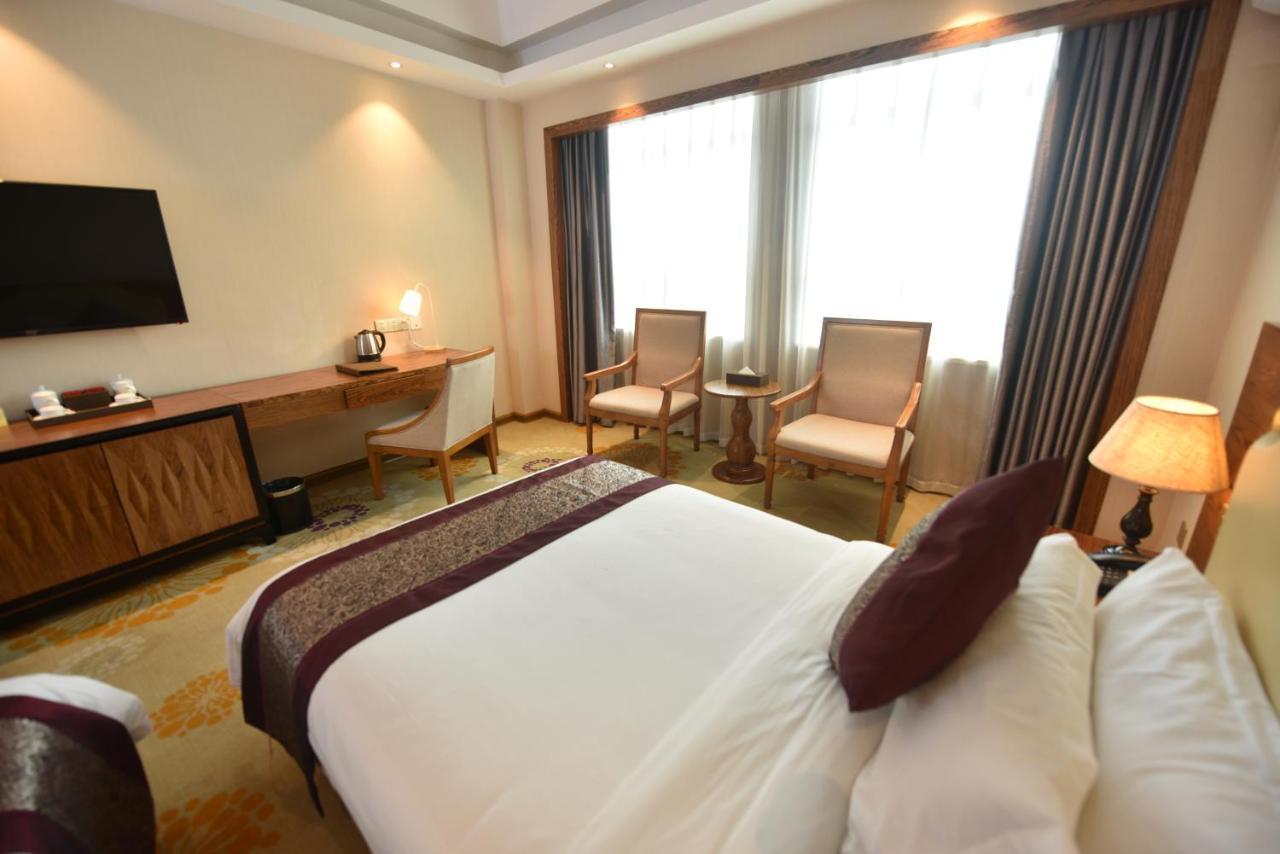 Hong Van Grand Hotel Mong Cai Extérieur photo