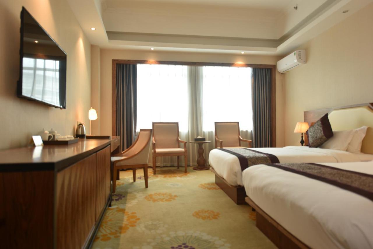 Hong Van Grand Hotel Mong Cai Extérieur photo