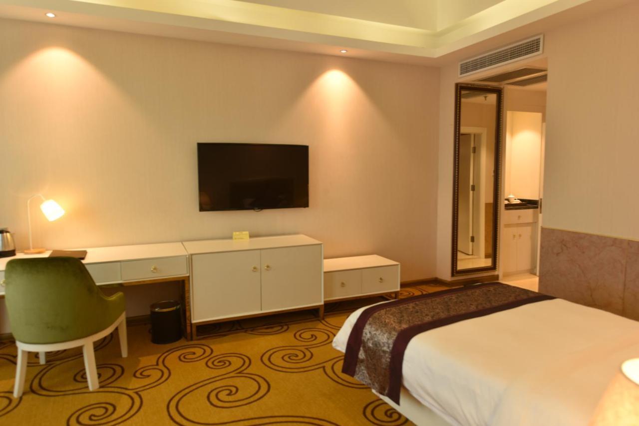 Hong Van Grand Hotel Mong Cai Extérieur photo