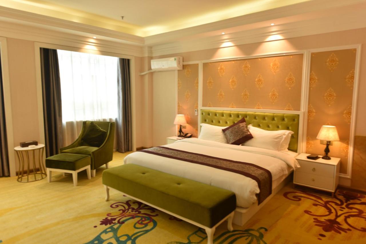 Hong Van Grand Hotel Mong Cai Extérieur photo
