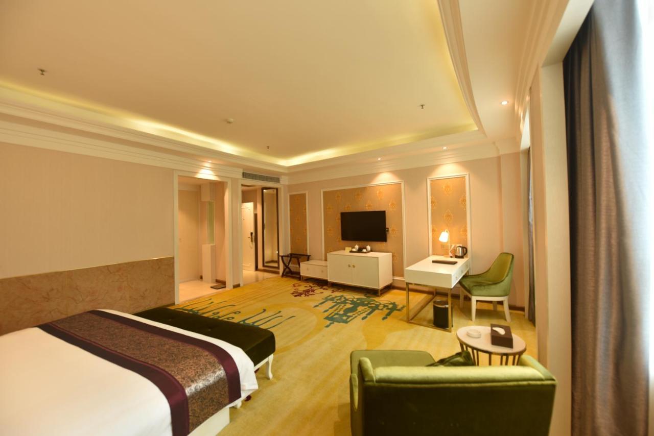 Hong Van Grand Hotel Mong Cai Extérieur photo