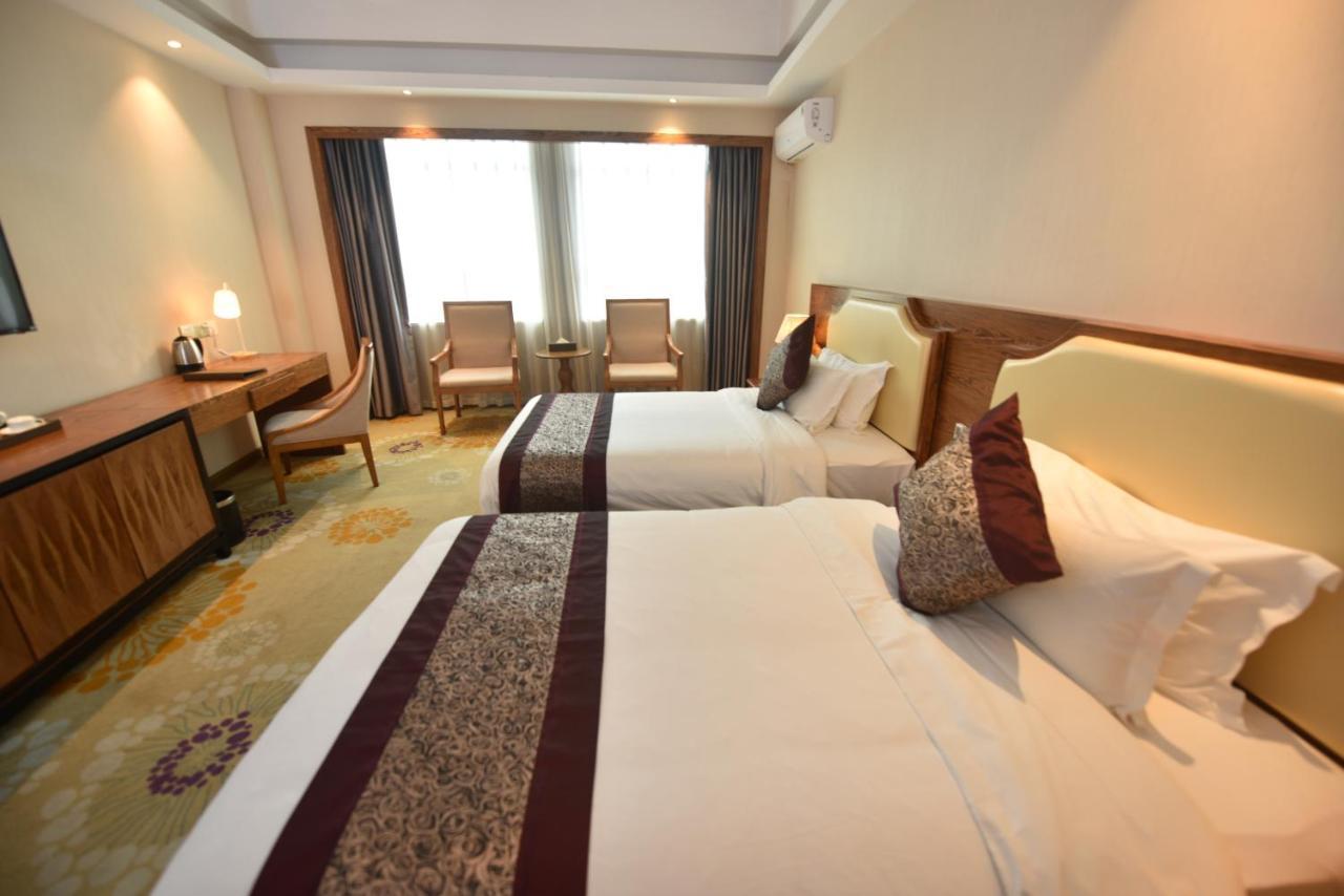 Hong Van Grand Hotel Mong Cai Extérieur photo