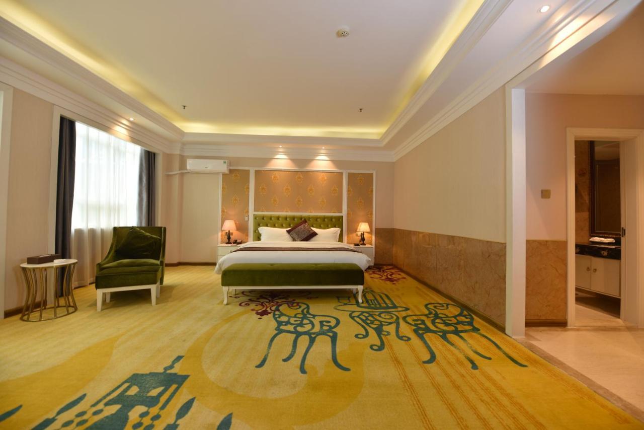 Hong Van Grand Hotel Mong Cai Extérieur photo