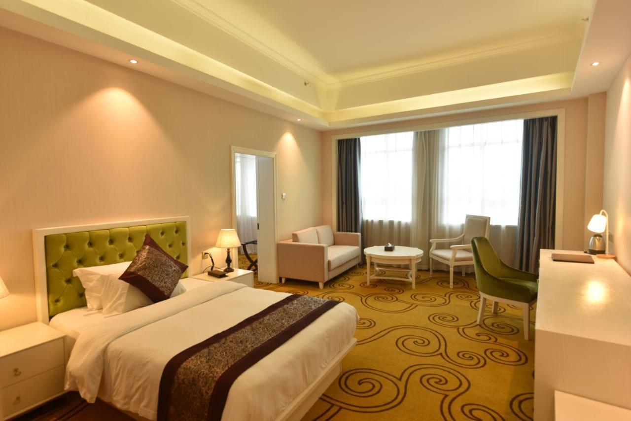 Hong Van Grand Hotel Mong Cai Extérieur photo