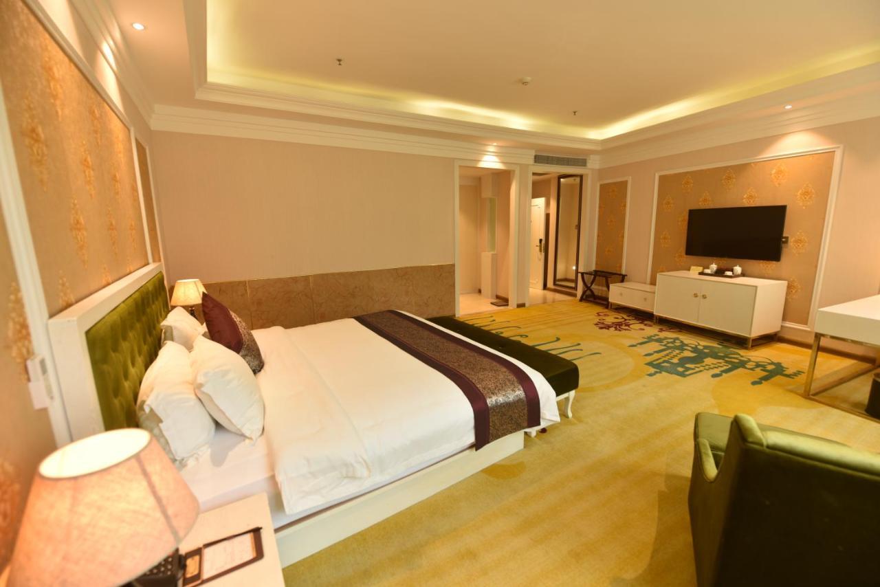 Hong Van Grand Hotel Mong Cai Extérieur photo