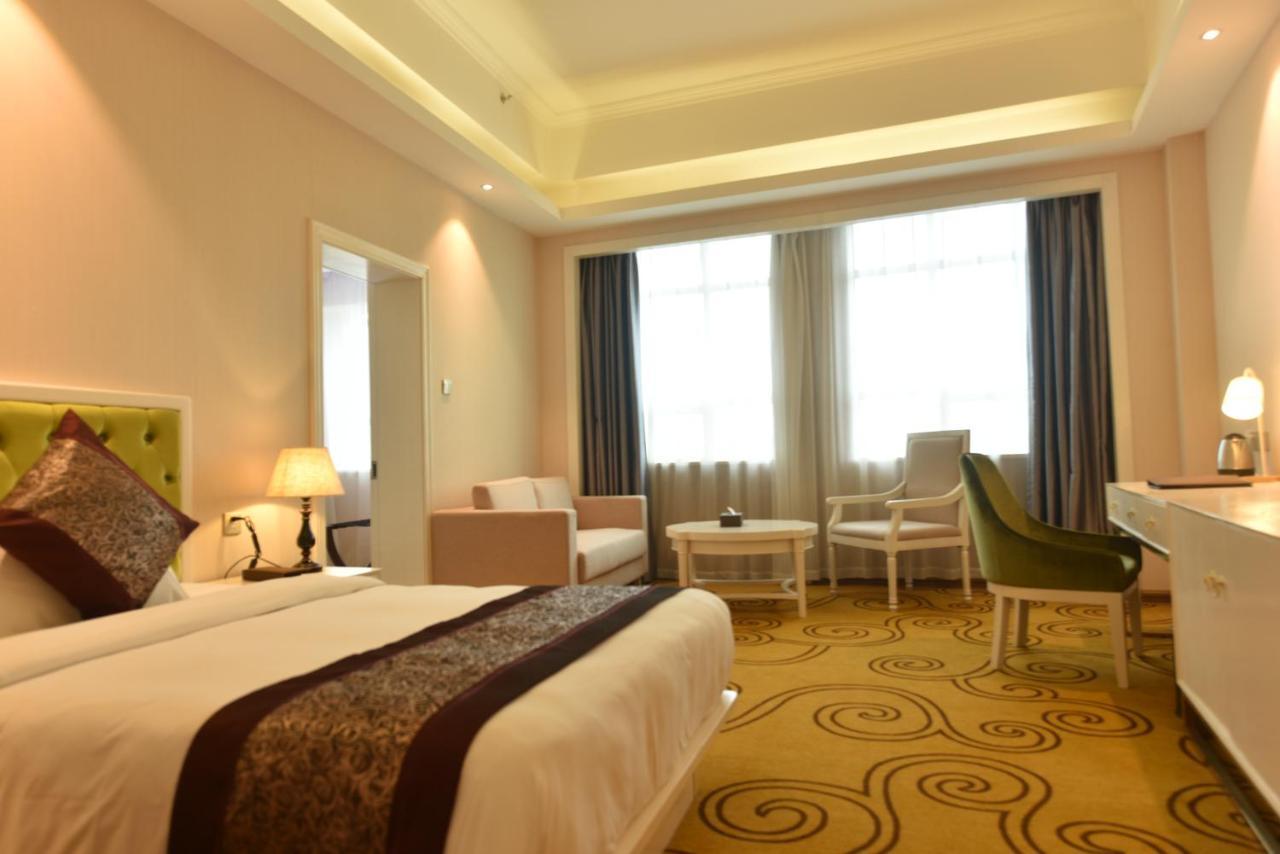 Hong Van Grand Hotel Mong Cai Extérieur photo