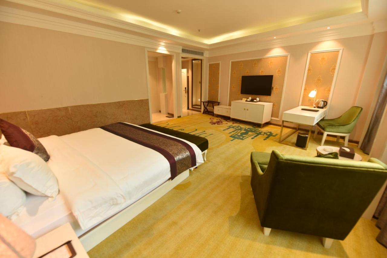Hong Van Grand Hotel Mong Cai Extérieur photo