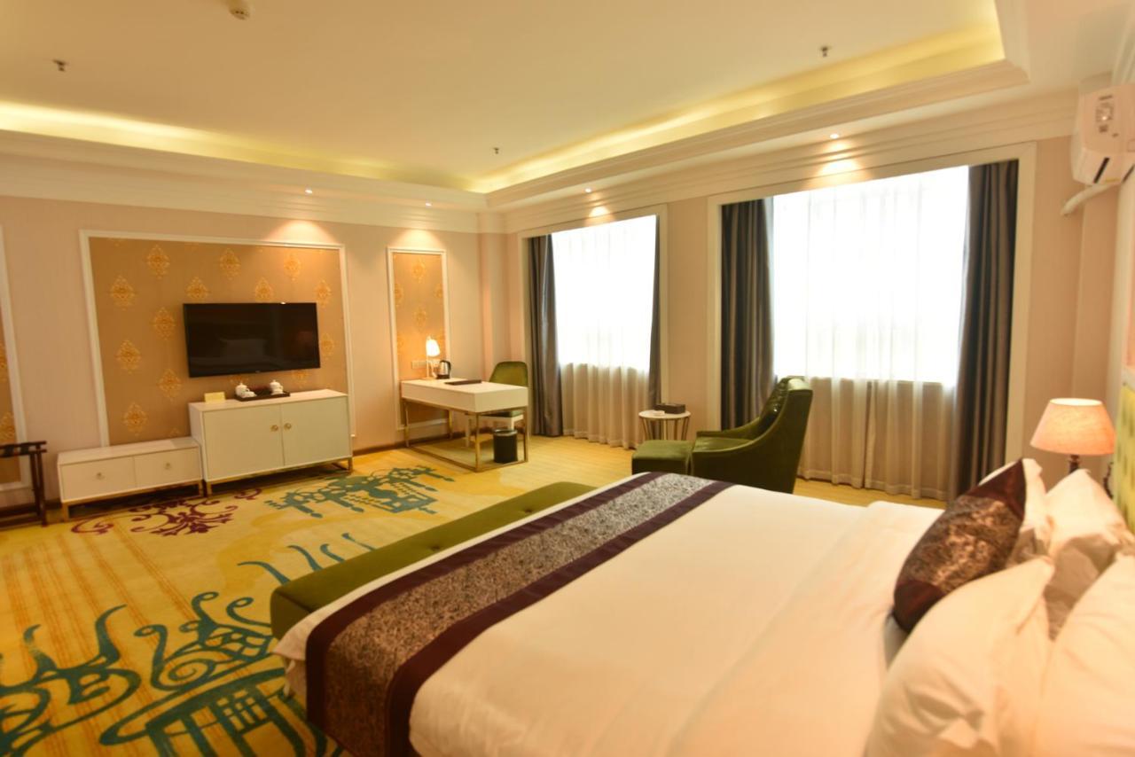 Hong Van Grand Hotel Mong Cai Extérieur photo