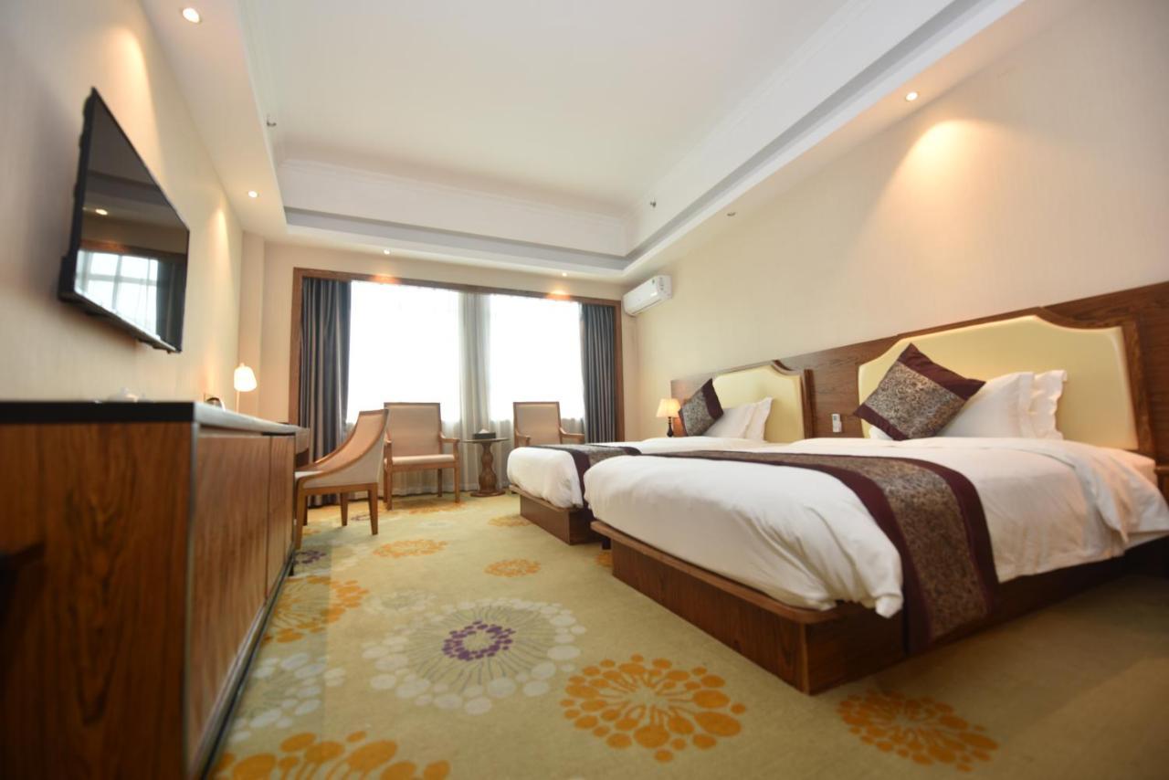 Hong Van Grand Hotel Mong Cai Extérieur photo