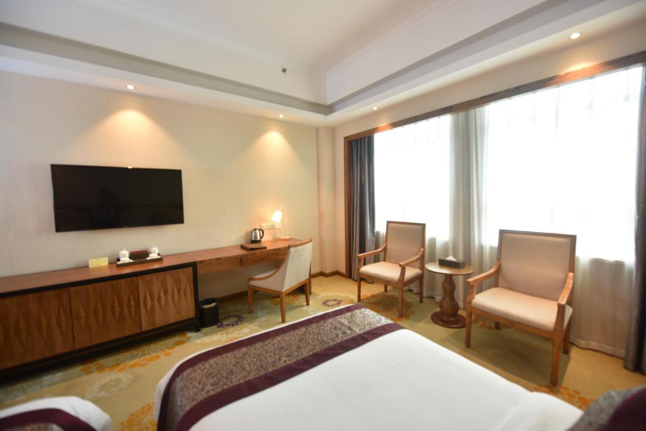 Hong Van Grand Hotel Mong Cai Extérieur photo