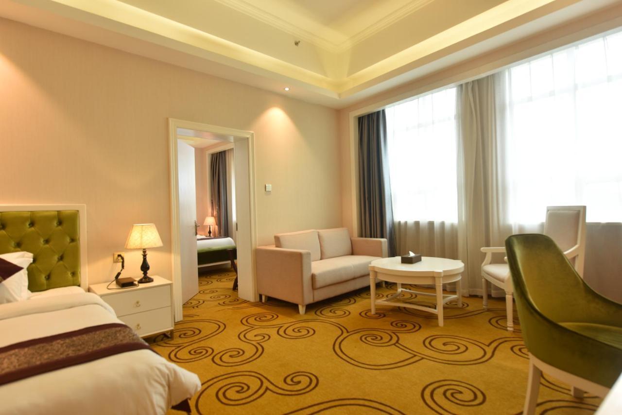 Hong Van Grand Hotel Mong Cai Extérieur photo
