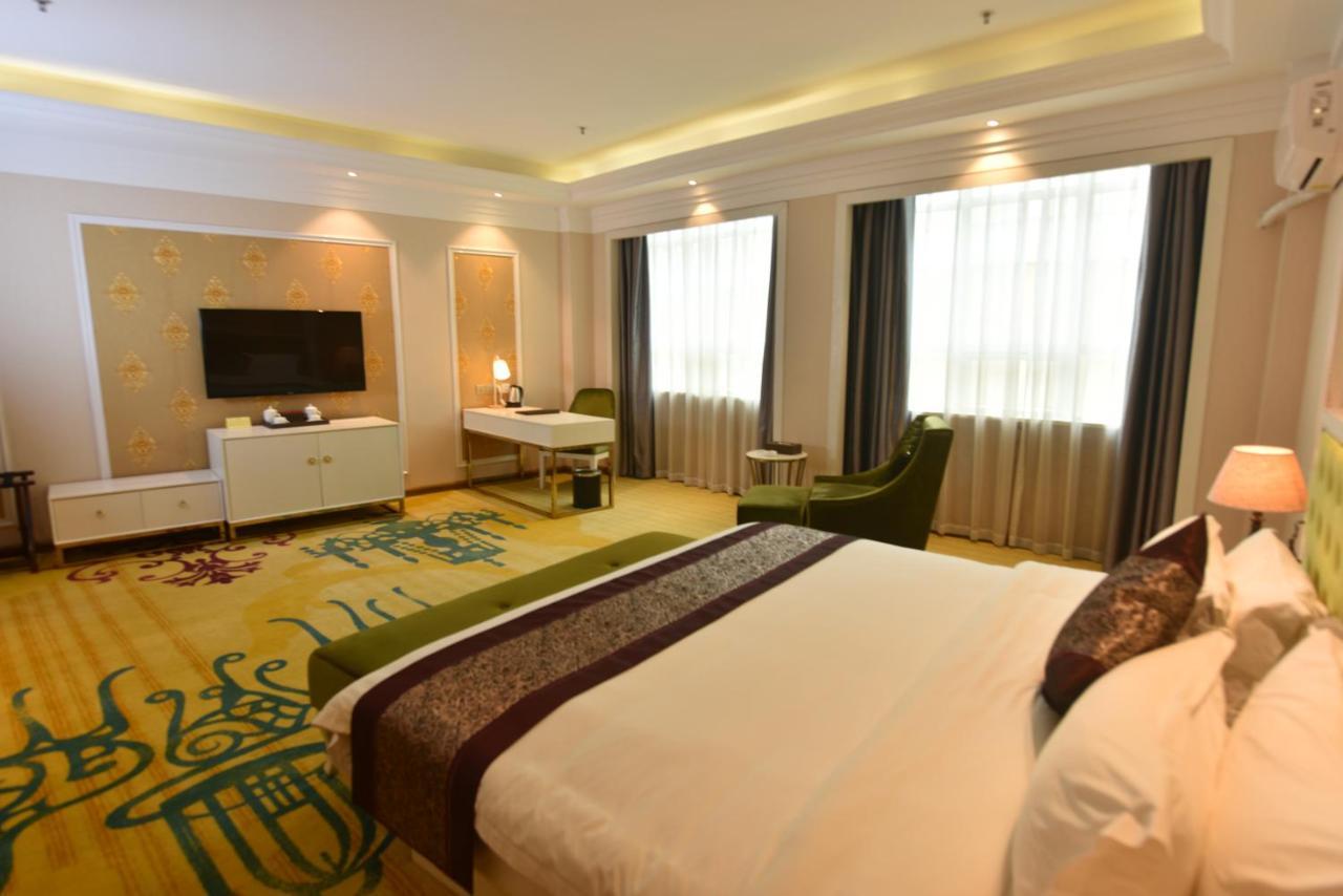 Hong Van Grand Hotel Mong Cai Extérieur photo
