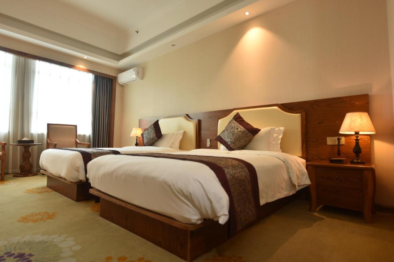 Hong Van Grand Hotel Mong Cai Extérieur photo
