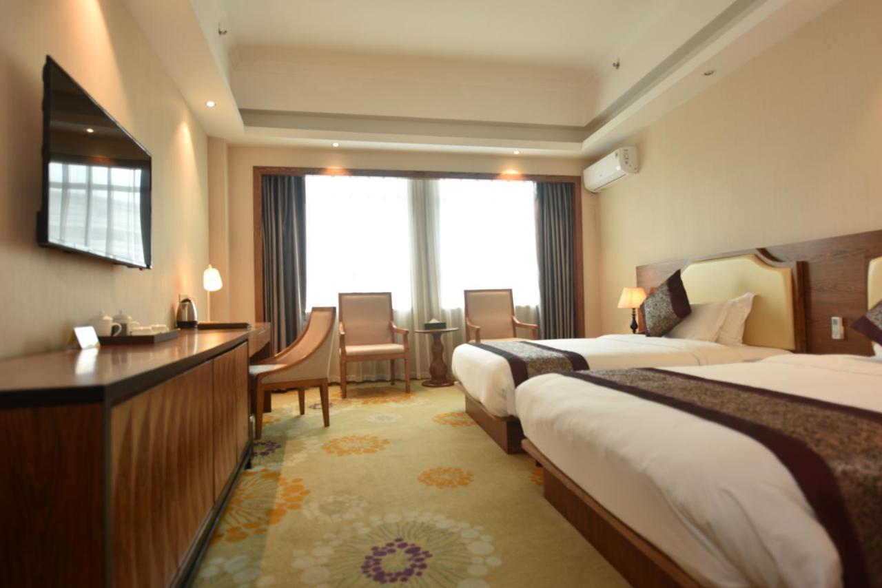 Hong Van Grand Hotel Mong Cai Extérieur photo